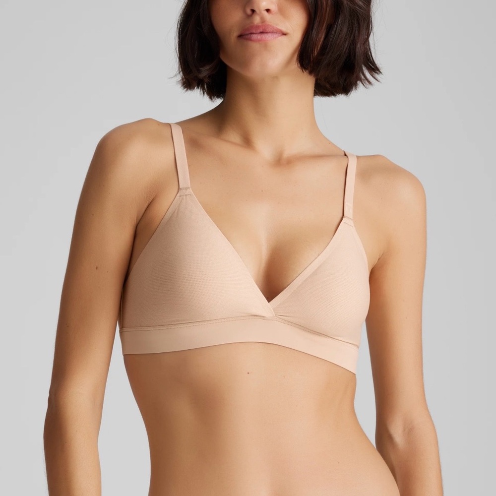 NWT Tommy John Soft Wireless Air Triangle Bralette - Light Nude
